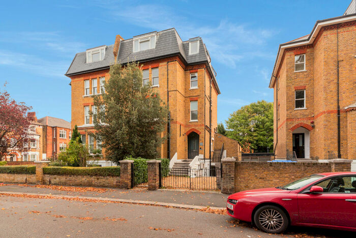 Apartment To Rent In East Dulwich London, SE22