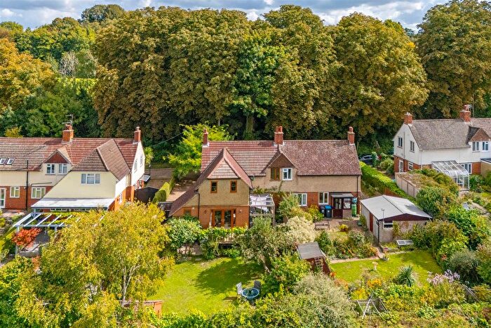 4 Bedroom Semi-detached House For Sale In High Street, Nutfield, Redhill, RH1