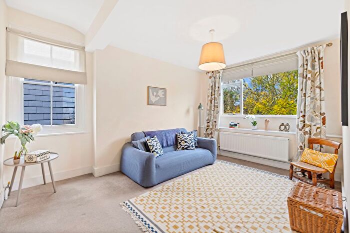 1 Bedroom Flat For Sale In Ref: Gk - Birdhurst Rise, South Croydon, CR2