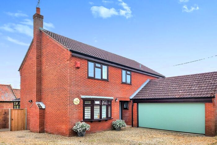 4 Bedroom Detached House For Sale In The Street, Hevingham, Norwich, NR10