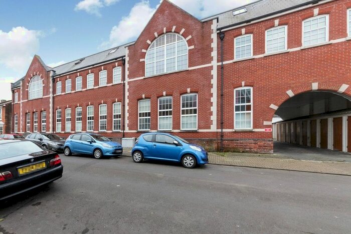 3 Bedroom Flat To Rent In Reginald Road, Southsea, Hampshire, PO4