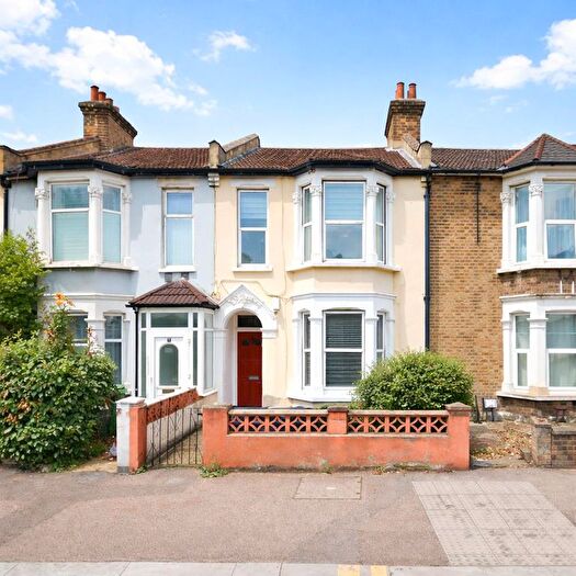 3 Bedroom Flat To Rent In Ruckholt Road, London, E10