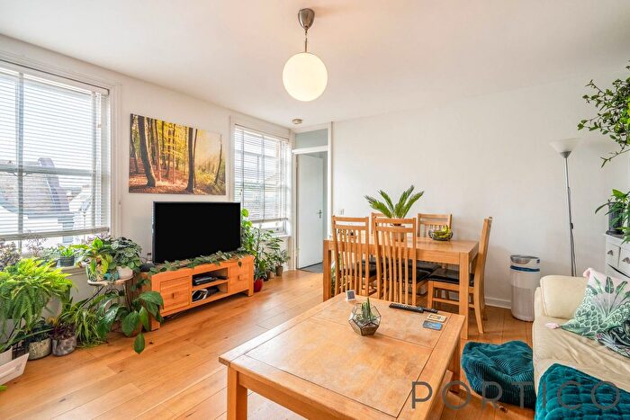2 Bedroom Flat To Rent In Battersea Church Road, London, SW11