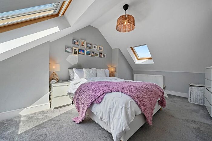 3 Bedroom Flat For Sale In Cloister Road, Acton, W3