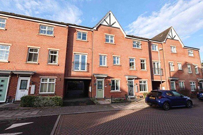 4 Bedroom Town House For Sale In William Road, Birmingham, West Midlands, B31
