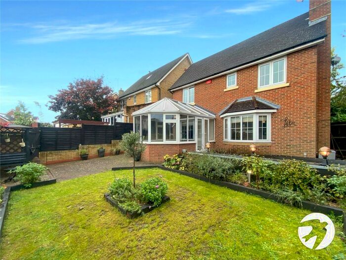 3 Bedroom Detached House To Rent In Ashcroft Road, Wainscott, Rochester, Kent, ME3