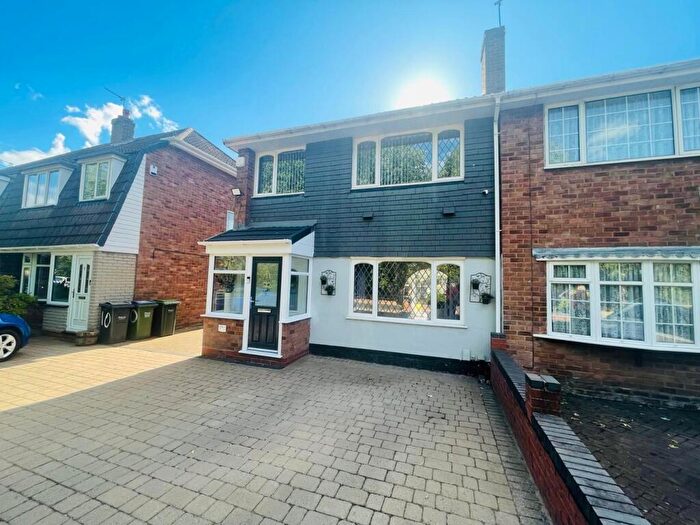 3 Bedroom Semi-Detached House For Sale In Stanhurst Way, West Bromwich, B71