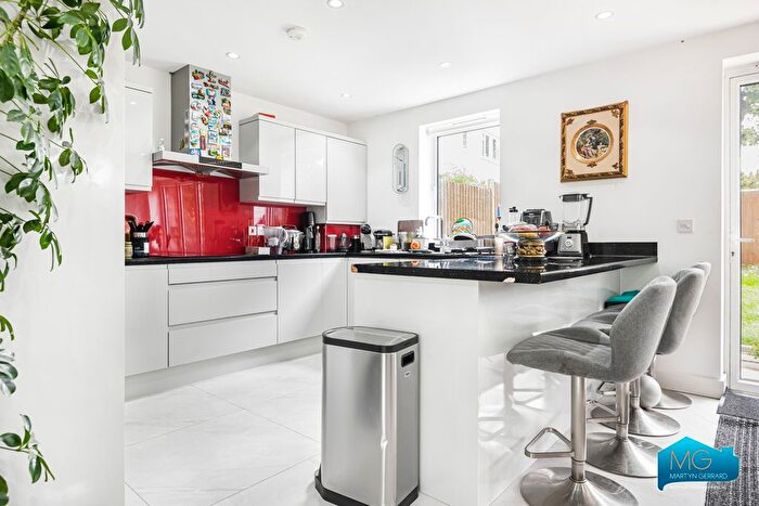 4 Bedroom Detached House To Rent In Blake Road, London, N11