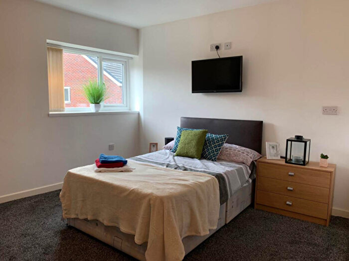 Flat To Rent In Tong Road, Leeds, West Yorkshire, LS12