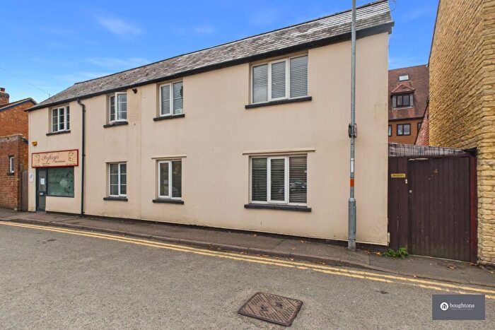 2 Bedroom Semi-Detached House For Sale In Halls Lane, Brackley, NN13