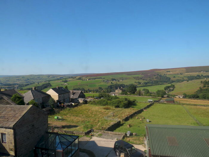 2 Bedroom Apartment To Rent In Lower Slack, Halifax, HX2