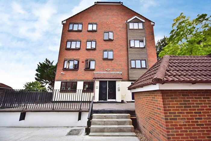 2 Bedroom Flat For Sale In Springvale, Maidstone, Kent, ME16