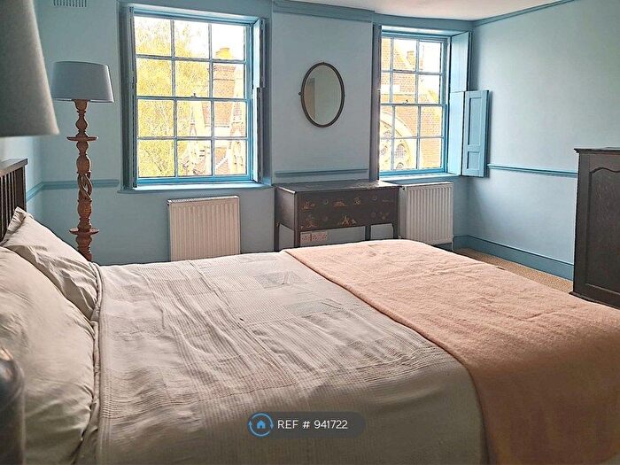 1 Bedroom Flat To Rent In Minor Canon Row, Rochester, ME1