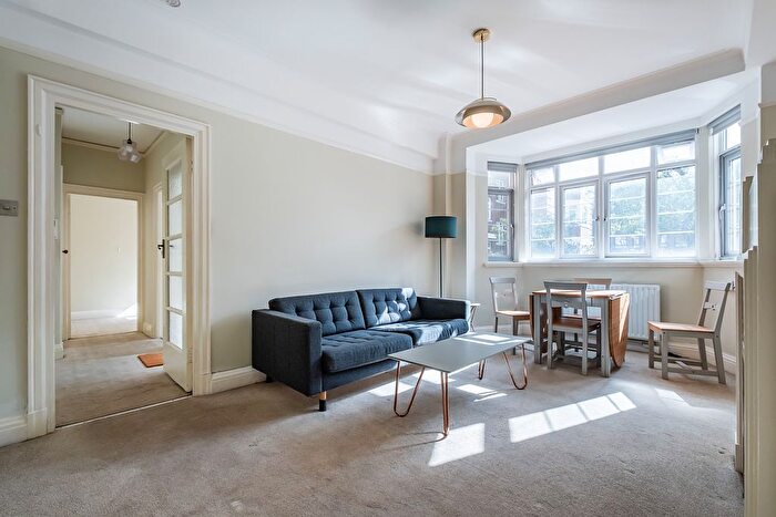 2 Bedroom Flat For Sale In Pembroke Road, London, W8