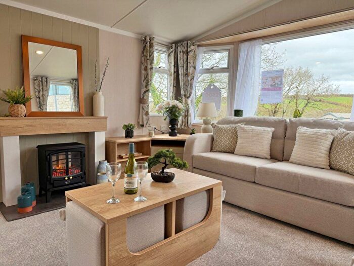 2 Bedroom Park Home For Sale In Hedley Wood Holiday Park, EX22