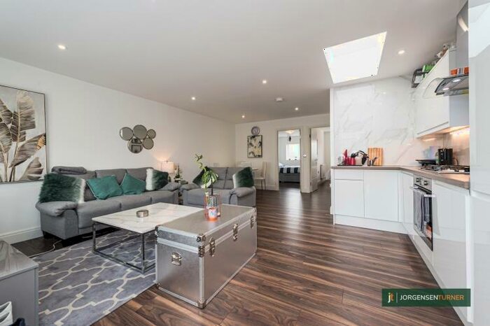 2 Bedroom Flat To Rent In Brondesbury Road, Kilburn, London, NW6