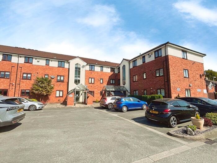 2 Bedroom Apartment For Sale In Dean Court, Bolton, BL1