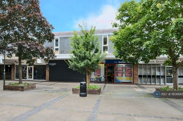 2 Bedroom Flat To Rent In Heather Ridge Arcade, Camberley, GU15