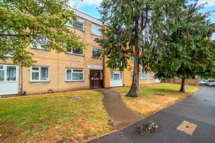 2 Bedroom Apartment To Rent In Ross Road, Wallington, SM6