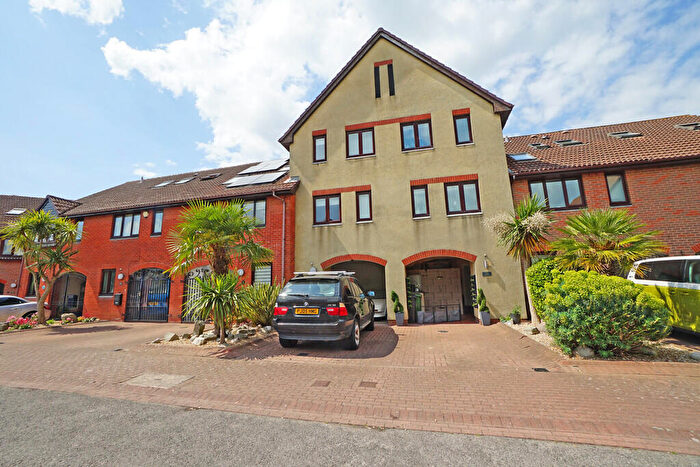 3 Bedroom Town House To Rent In Cadgwith Place, Port Solent, PO6