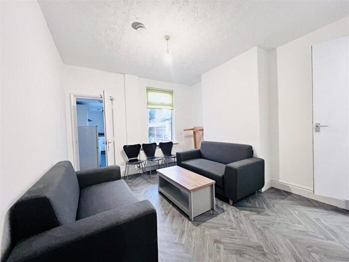 3 Bedroom House To Rent In Beeston Road, Dunkirk, Nottingham, NG7