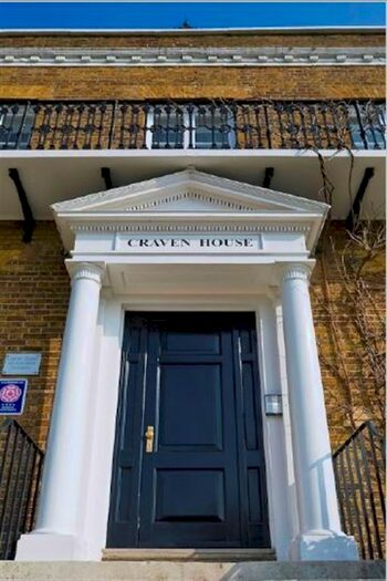 2 Bedroom Flat To Rent In Hampton Court Road, East Molesey, KT8