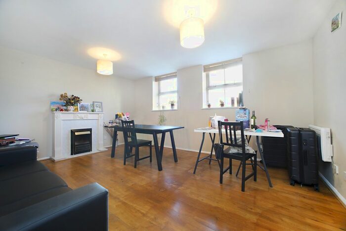2 Bedroom Flat To Rent In Westminster Bridge Road, London, SE1