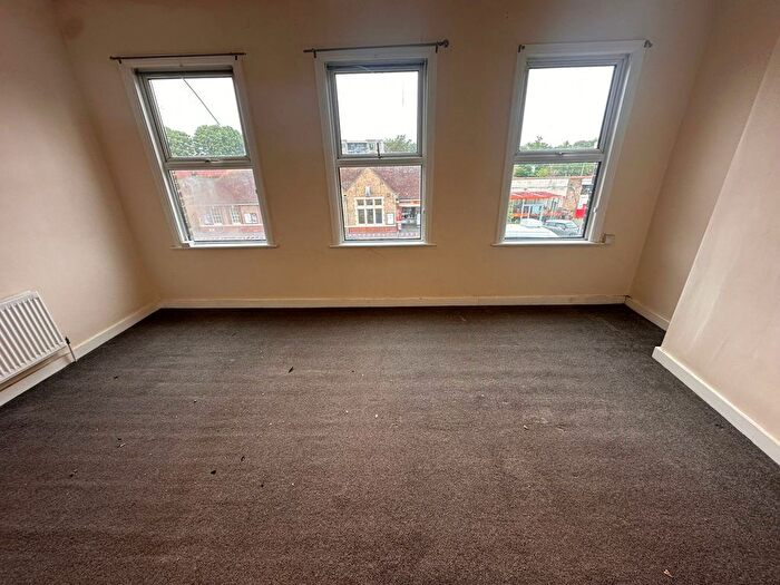 2 Bedroom Flat To Rent In The Avenue, London, E4