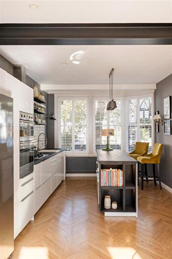 3 Bedroom End Of Terrace House For Sale In Henniker Gardens, East Ham, E6