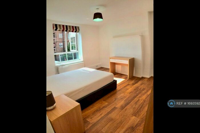 4 Bedroom Flat To Rent In Gedling House, London, SE22