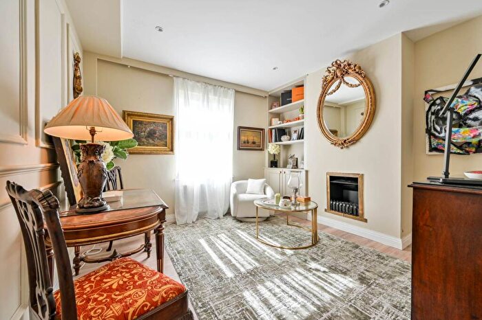 4 Bedroom Semi-Detached House To Rent In Guildford, Surrey, , Guildford, GU1