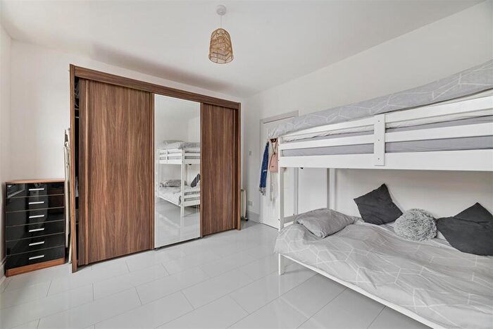 3 Bedroom Terraced House For Sale In Elsham Road, Leytonstone, E11