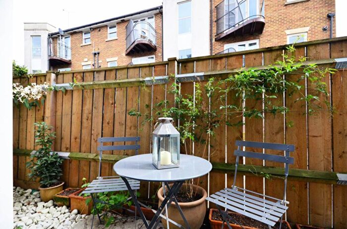 2 Bedroom Flat To Rent In Amies Street, Clapham Junction, London, SW11