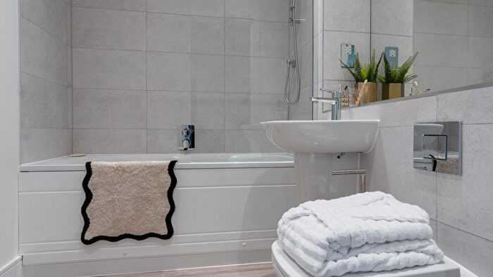 2 Bedroom Flat For Sale In Bronze Walk, Erith, DA8