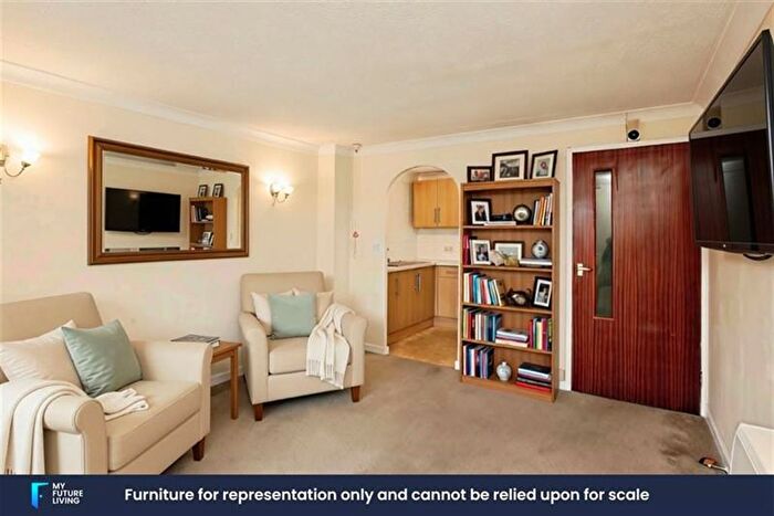 2 Bedroom Flat To Rent In Homepalms House, Torquay, TQ1