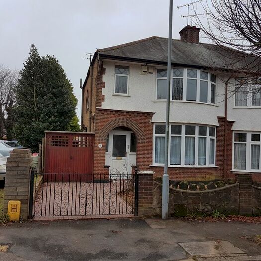 3 Bedroom End Of Terrace House To Rent In St. Monicas Avenue, Luton, Bedfordshire LU3