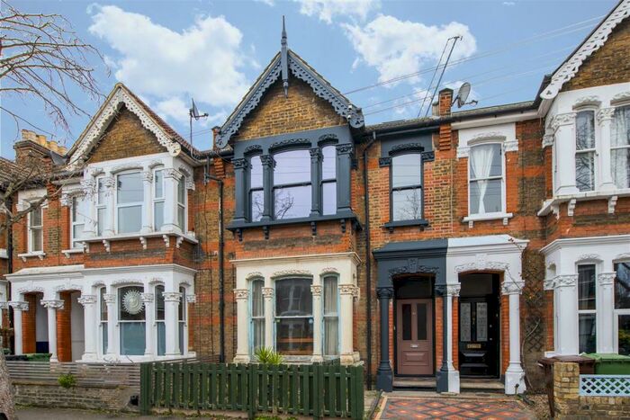 3 Bedroom Apartment To Rent In Cleveland Park Avenue, Walthamstow, E17