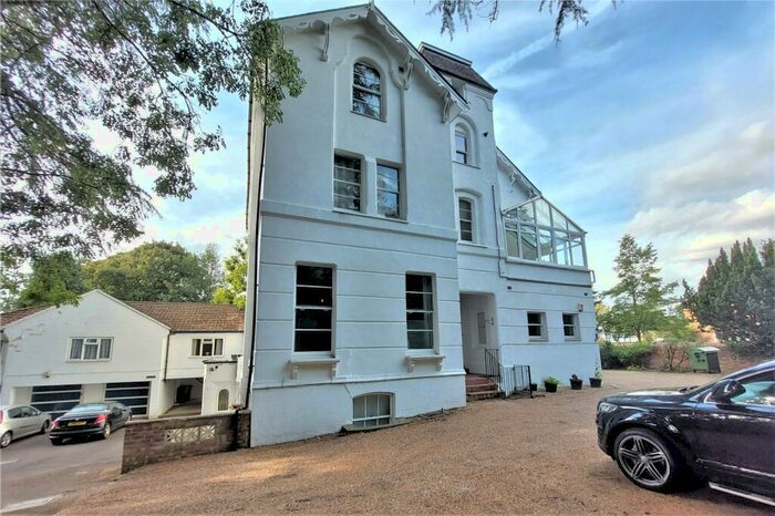 Apartment To Rent In Portsmouth Road, Esher, Surrey, KT10
