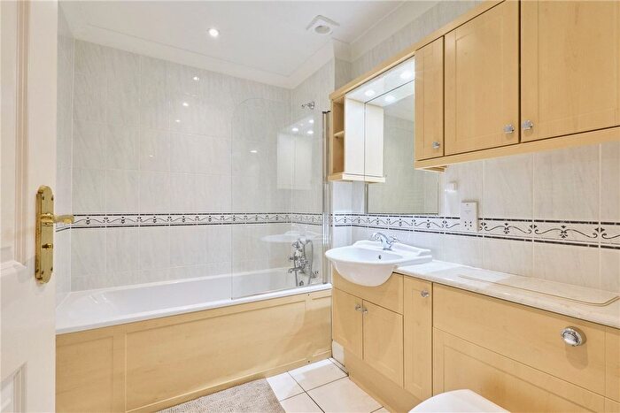 2 Bedroom Flat For Sale In Glebe Road, Cambridge, CB1
