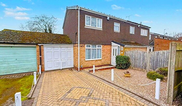 3 Bedroom End Terrace House For Sale In Low Thatch, Birmingham, B38