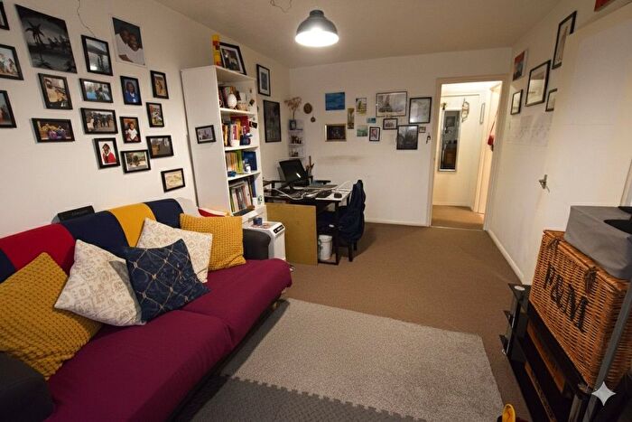 1 Bedroom Flat To Rent In Frazer Close, Romford, RM1