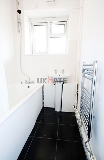 4 Bedroom Property To Rent In County Street, London, SE1