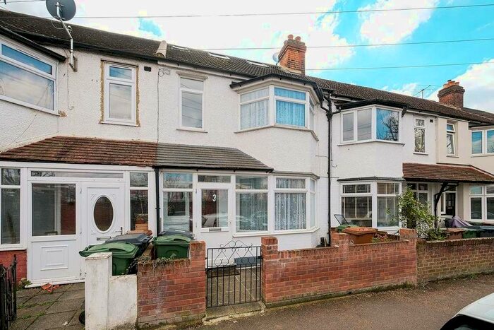 5 Bedroom Property To Rent In Alfred Villas, Barrett Road, London, E17