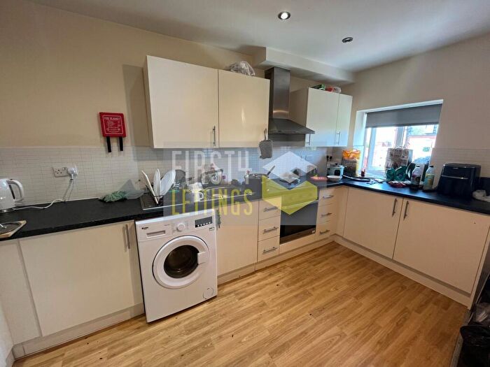 3 Bedroom Flat To Rent In Deacon Street, City Center, LE2