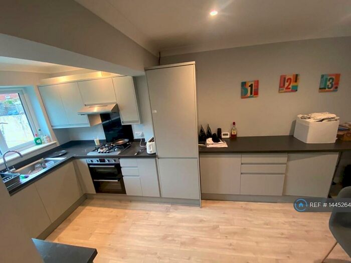 4 Bedroom Semi-Detached House To Rent In Willow Way, Guildford, GU1