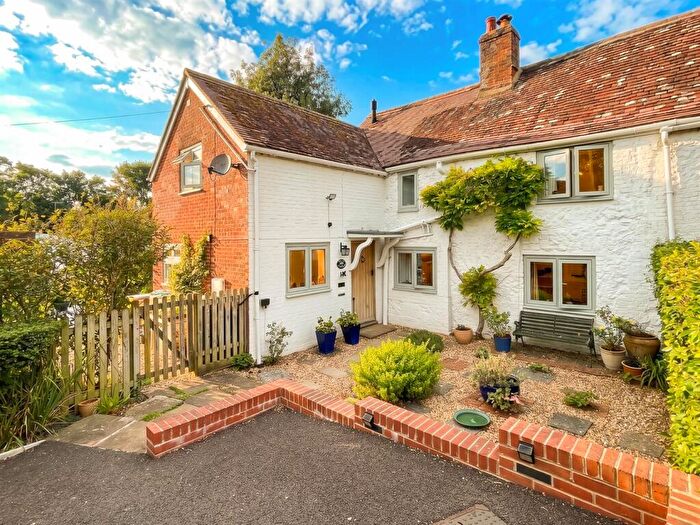 4 Bedroom Link Detached House For Sale In Salisbury Road, Shrewton, Salisbury, SP3