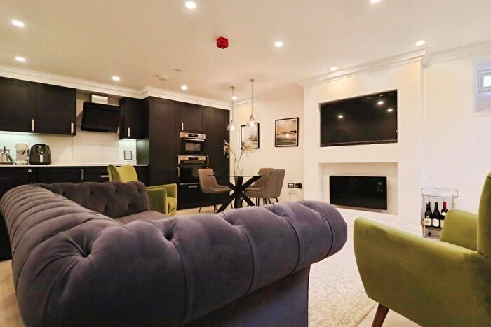 1 Bedroom Apartment For Sale In Mount Stuart Square, Cardiff, CF10