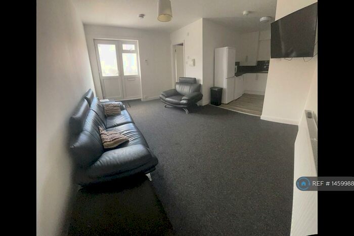 2 Bedroom Flat To Rent In Newland Avenue, Hull, HU5