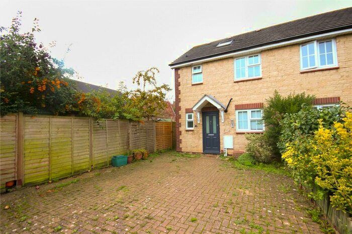 3 Bedroom Semi-Detached House To Rent In Salmons Way, Emersons Green, Bristol, BS16