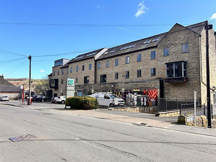 2 Bedroom Flat For Sale In Oldham Road, Sowerby Bridge, HX6